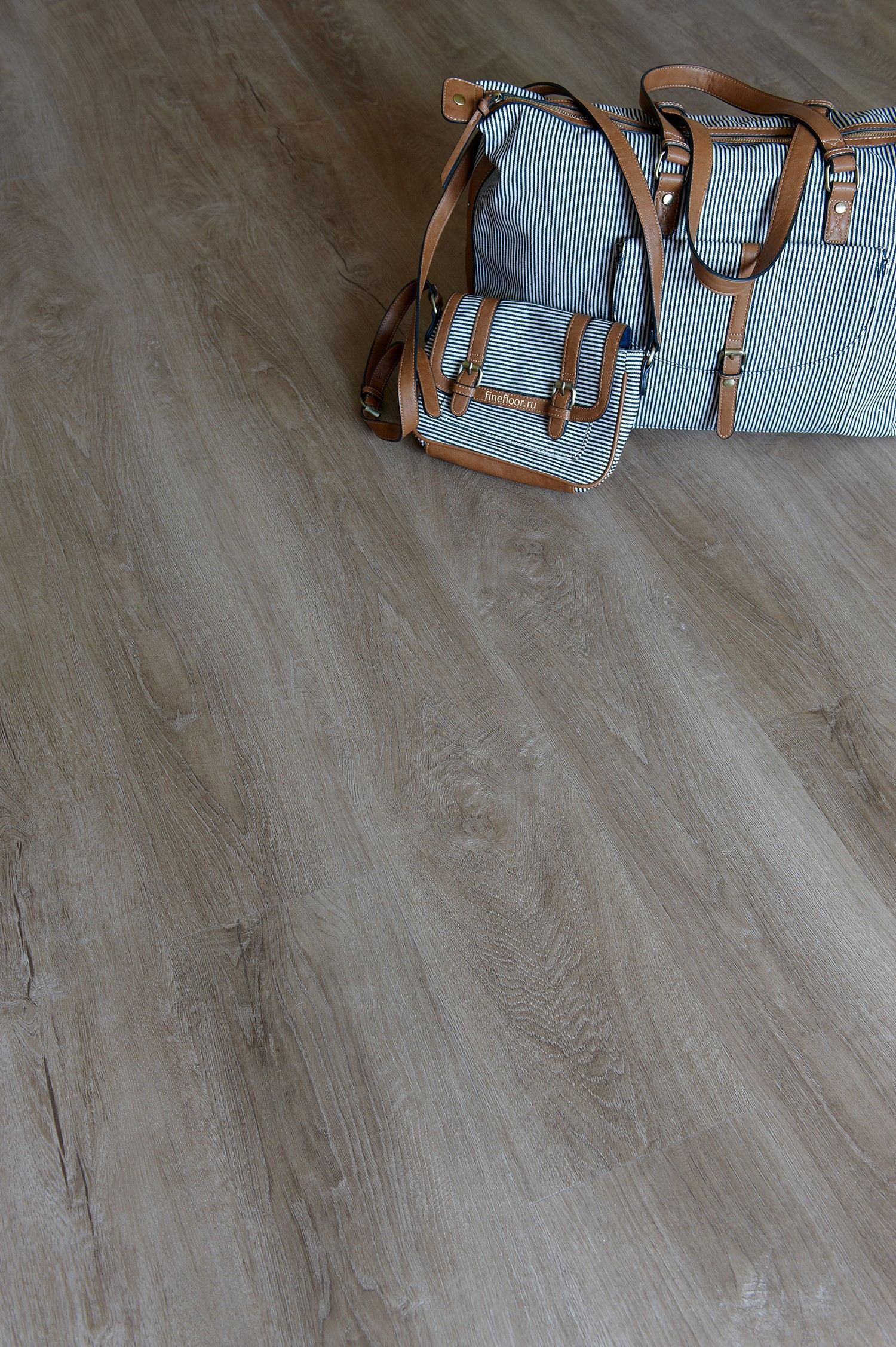 Виниловый пол FINEFLOOR Дуб Сен-Мартен FF-1962