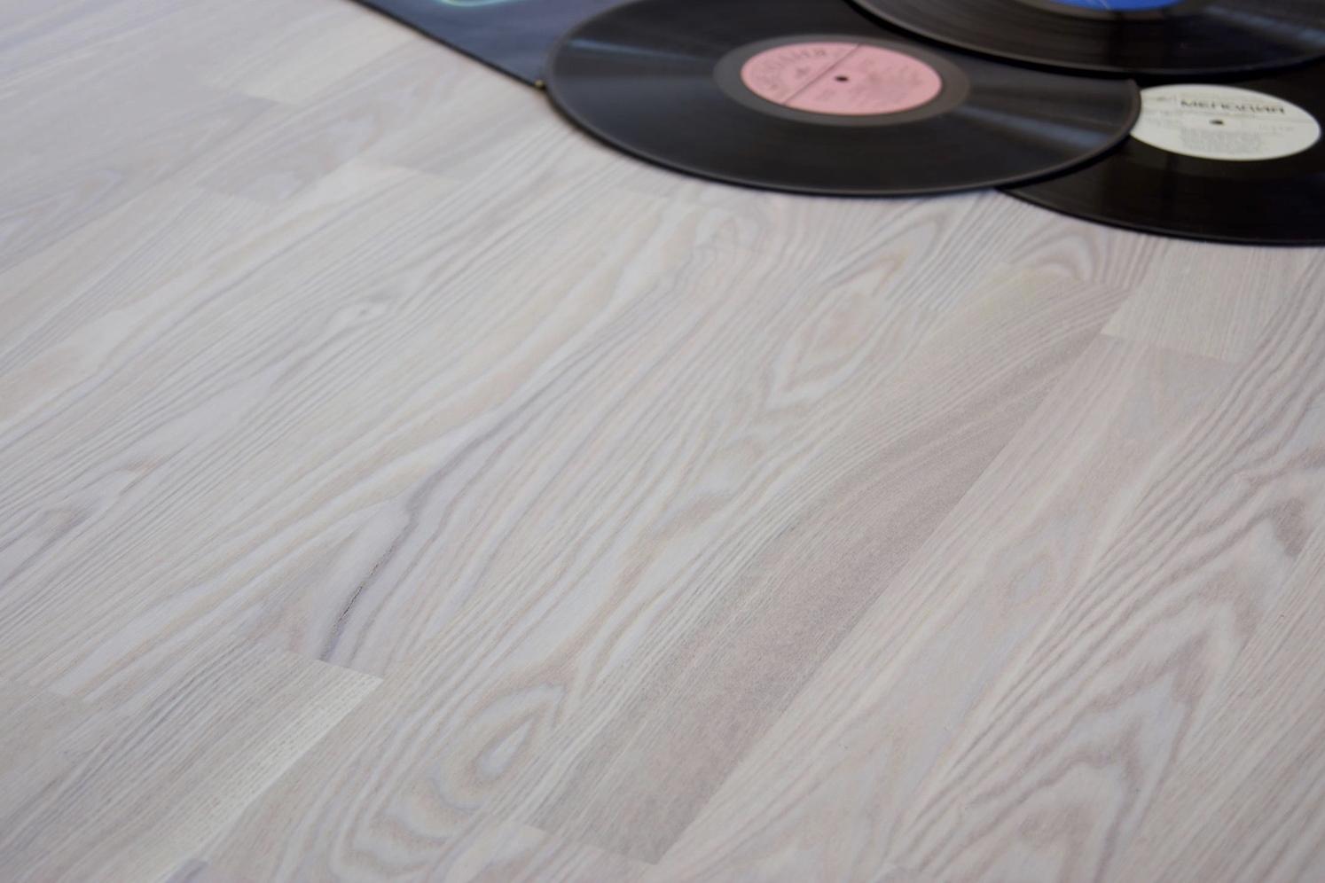 Массивная доска Amber Wood Ясень Капучино