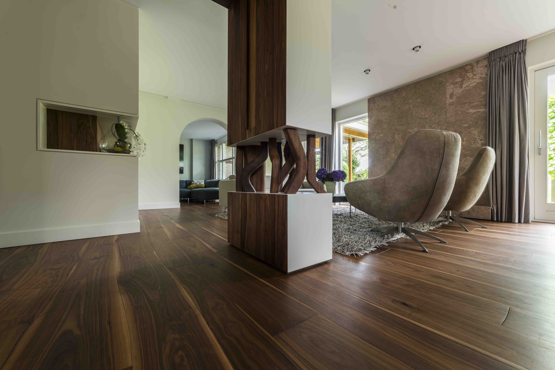 Криволинейная Массивная доска Bolefloor Classic Орех Американский Natur